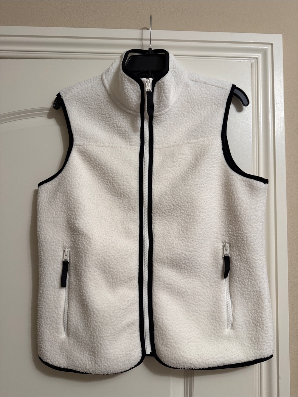 Quince contrast trim fleece vest